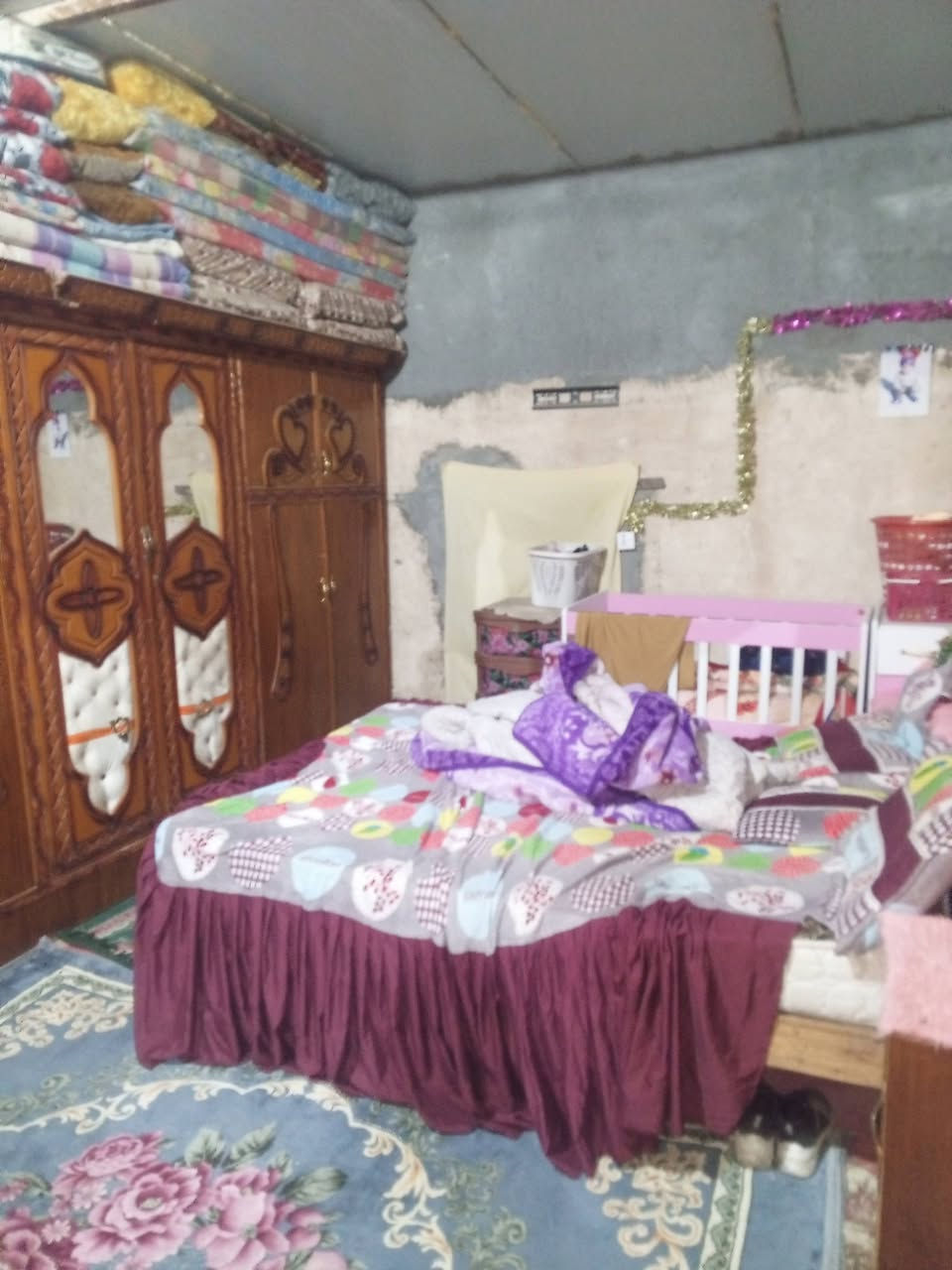 السلام عليكم ، دار للبيع مساحة ١٥٠ غرفتين نوم وصاله ومطبخ وأستقبال السقف سندويج البيت جاهز كاعدين بي المكان حي جواد ع التبليط كهرباء ومي ومولد قرب سيد عفر السعر. ١٥ وبيها مجال للاستفسار ، ***********
