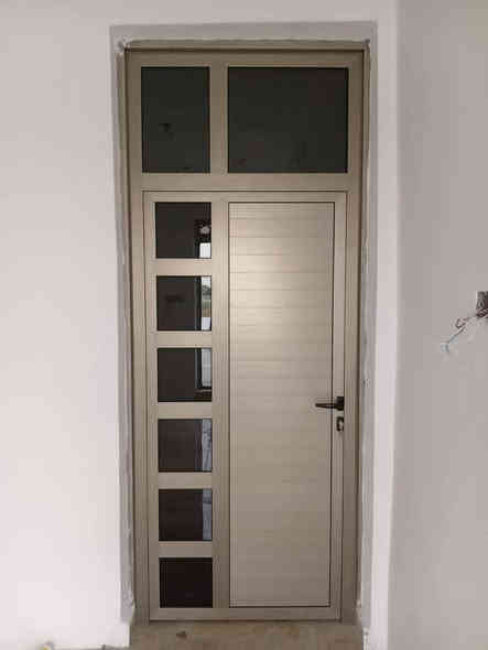 عمل أبواب bvc والأمنيوم بأسعار مناسبه المكان الصوفيه قرب مدرسة الكوفة الابتدائيه للتواصل ***********
