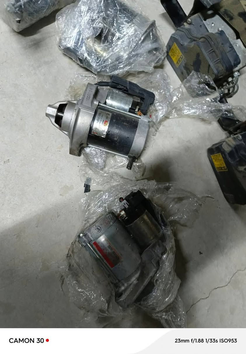 السلام عليكم يتوفر في المركز 
داينمو... سلف.. حساسات اصبع في في تي ...حساسات كامشفت ،،حساس راس كرنك.. مراوح راديتر شاهينه .. بلكات كافة الانواع تفصيخ و جديد .. مجاول.. مسطرة نوزلات ماجستا و شاهينه ... قايش شاهينه ... سبير ياباني ... اي بي اس ABS شاهينه ... عمبار و بريشر ...فيت بم تفصيخ + جديد اصلي + عقول  
   ملكه شاهينه ماجستا
مركز المهندس محمد العابدي 
العنوان  نجف عمود رقم 1 (شارع ملعب النجف الجديد) نهايه الشارع بعد الجسر الحديدي بدايه مدخل مجمع السلام السكني اوقات العمل من ال8 صباحا حتى ال4 عصرا 
مهندس محمد ***********
مهندس مؤمل ***********
الموقع .. https://maps.app.goo.gl/8ELVwnSdai1BsbtG8
