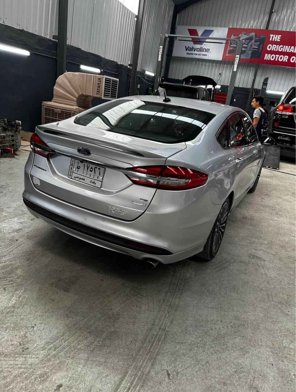 فورد فيوجن  2018 
محرك 1500 توربو السيارة جاهزه من كلشي 
مسويلها ادامه كامله
المواصفات كشانه جلد 
ميموري كشن
كشن السايق والراكب كهربائي 
تدفئة كشن 
قطعتين تبريد 
13 سماعه 
3 شاشات
ابل كار بلي+ اندرويد اوتو 
تبريد مناخي منفصل 
وياله ولايتات وشباك محدث تيتانيوم 
ماشيه 170كيلو قابل للزياده 
تحكم ستيرن 
كروز سرعه
شفتات ستيرن 
كير ماوس
 هاند بريك بصمه 
4 بصمات بوب + صندوك
كامرة دواره 
لد امامي خلفي والداخل لد
 لايت زنون دبل عدسه
الجام كله اوتو 
السياره بسمي بغداد سنويه ورقم جديد تحويل ثاني
داخله كلين كفاله كير محرك ومن الصبغ عدى الدعاميه الاماميه
بيها بارد موضح بسونار
السعر 133 وبيها مجال بسيط اتواجد بالرمادي وبغداد 
*********** الرمادي, الأنبار
