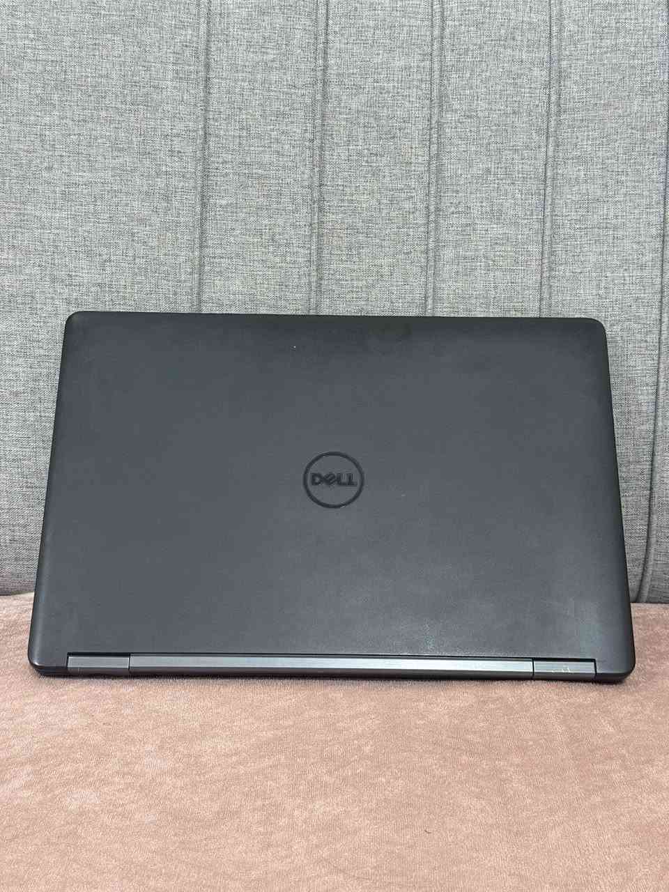 Dell latitude E 5550
المعالج : i5 انتل الجيل الخامس
الرام: 16GB 
هارد: ssd 256
كارت شاشة انفيديا منفصل 2GB 
كارت شاشة مدمج 8GB 
Windows 10 pro 
بطارية جديده تقريبا 
معجون حراري بدلته جديد 
كيبورد عربي إنكليزي 
المنافذ كلها شغالة
تحتوي كذلك على بصمة إصبع 
الابتوب مناسب للطلاب والتدريسيين ويشغل ألعاب كذلك مثل GTA5 
وفوتوشوب 
وبريمير برو 
مكاني: بابل او كربلاء 
متواجد على الواتس اب فقط
***********
