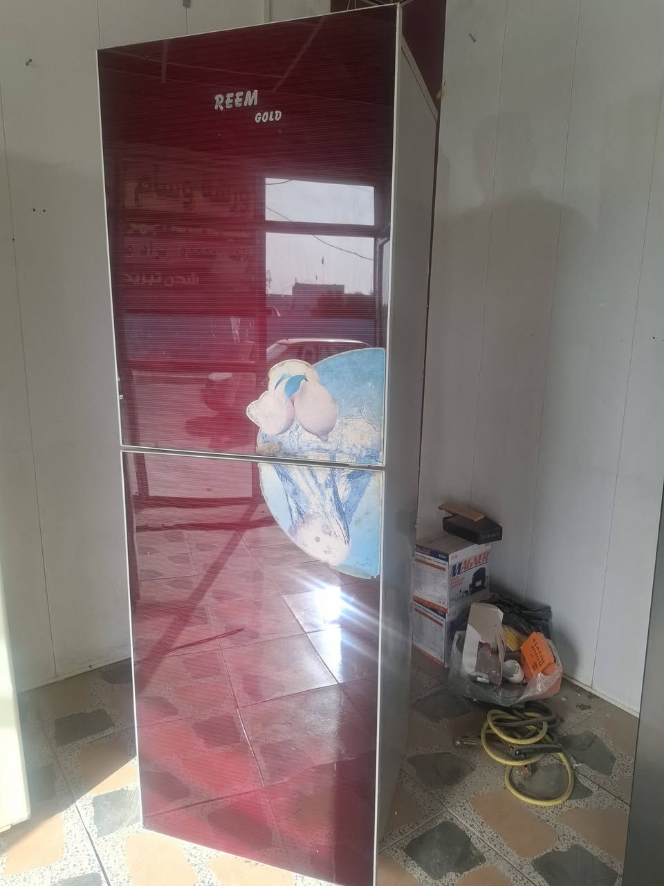 للبيع ثلاجة ومجمدة السعر ١٧٥ مقابيل تربية المحاويل تجميد ممتاز ***********. ***********
