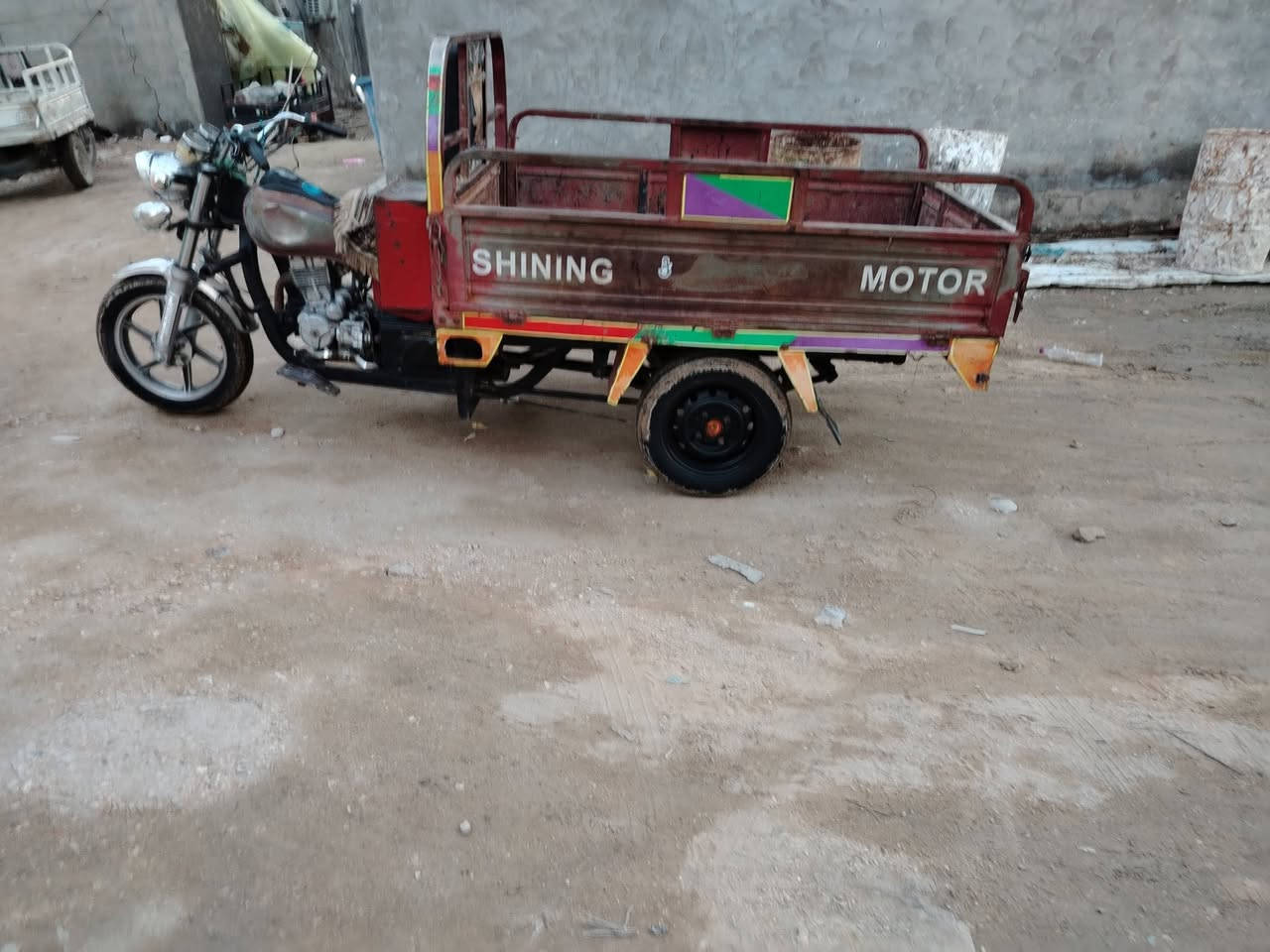 سلام عليكم ستوتا للبيع أوراق اصولي يم مكتب حسين مديل ١٦ مكينا دايون ٢٠ ركبتها وشصيها مكفولا بلديا للستوتا مكان كربلاء حي المامين هاذا رقمي وتصل عليا وبيك خير وتدلل *********** ال سعر مليون ١٠٠ وبيها مجال حك الجيه
