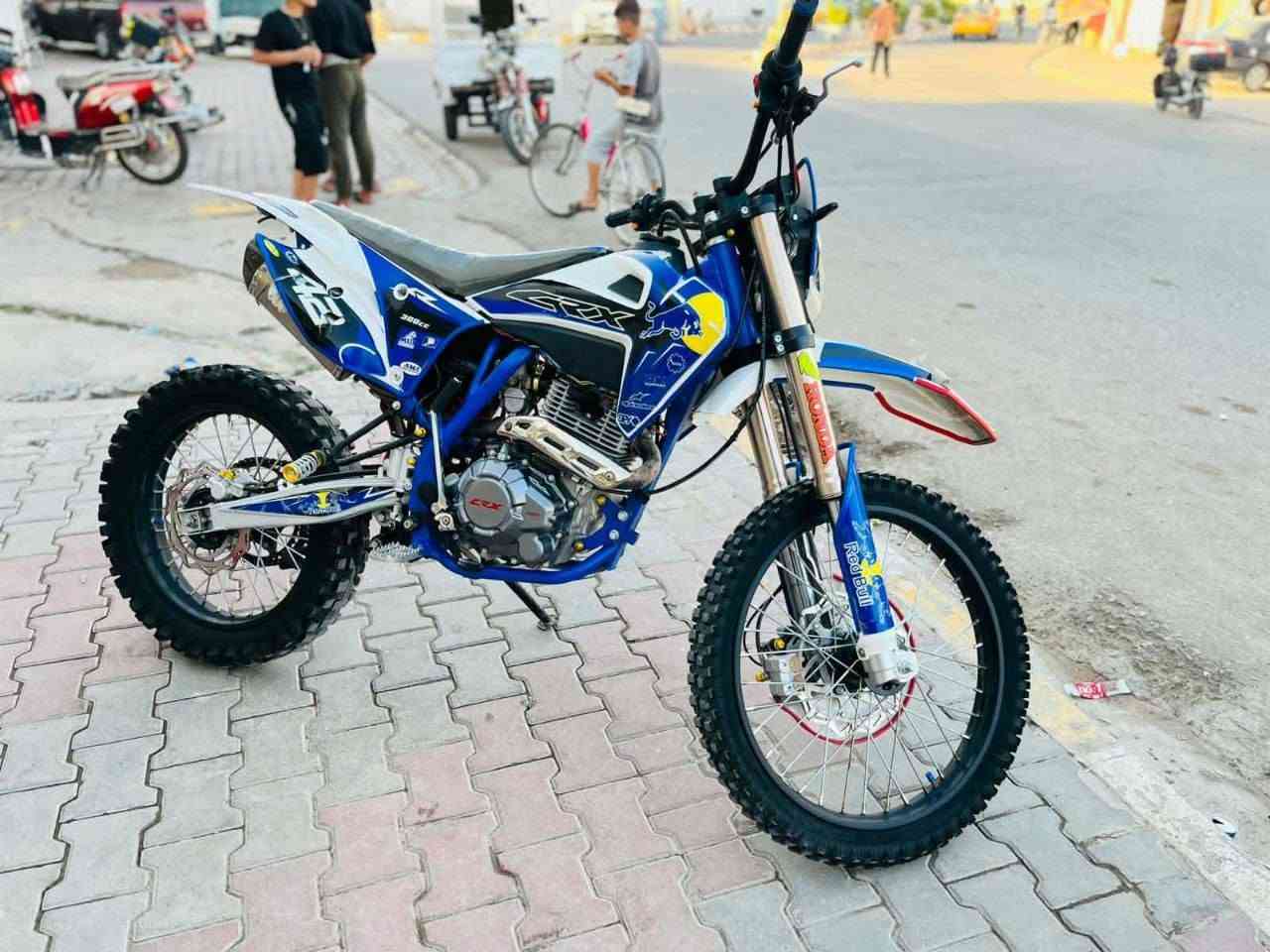 سلام عليكم قفاز للبيع موديل ٢٥ مكينه ٣٠٠ CRX بعده على وضع شركه دراجه نضيفه  السعر مليون ١٠٠بي  مجال قليل ديالى سعديه جبل  ***********
