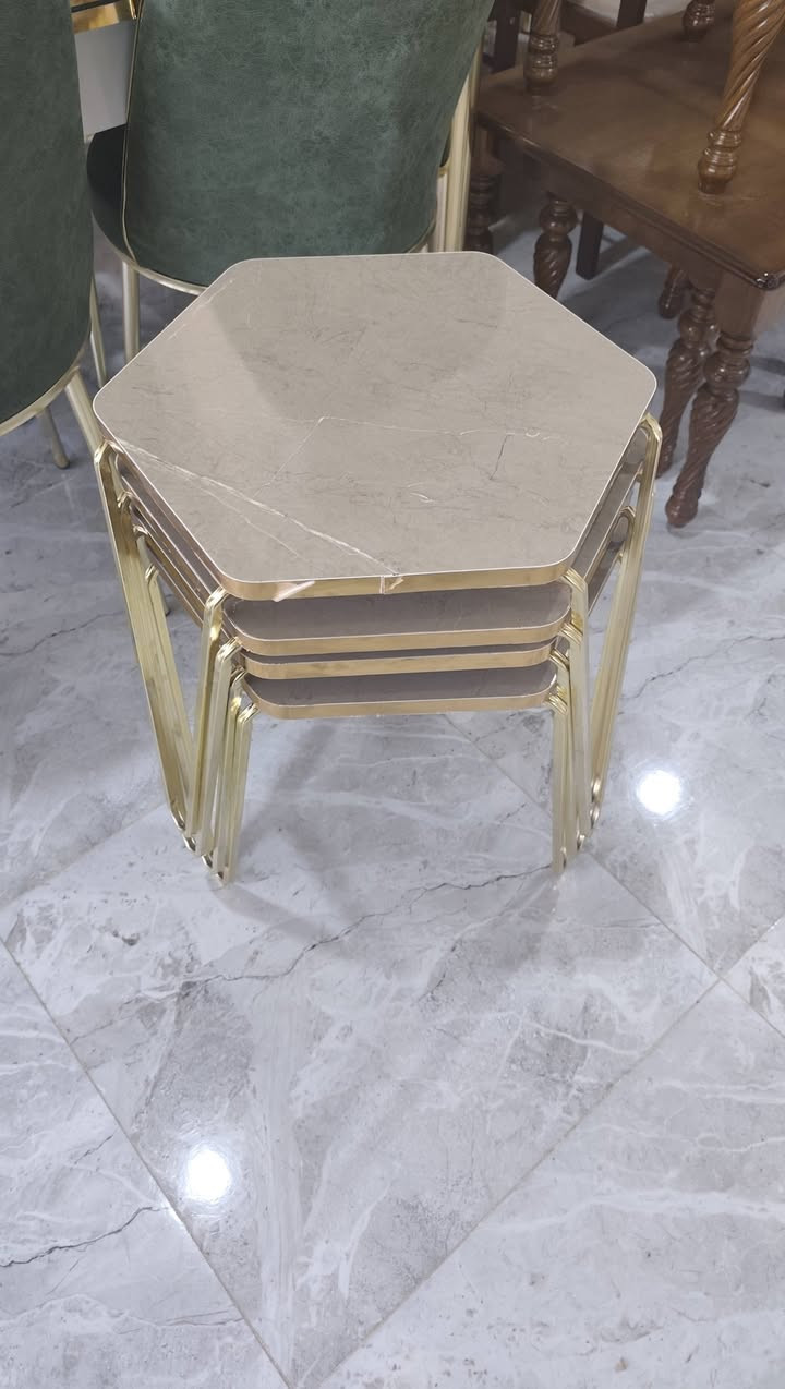 أضفي لمسة جمال وأناقة لمنزلكِ مع طاولاتنا الخشبية والزجاجية الفاخرة! تصاميم عصرية وجودة عالية تناسب كل الأذواق. خدمة توصيل متاحة لجميع محافظات العراق. للمزيد من المعلومات أو الطلب، يرجى التواصل معنا 💯💯
الموقع المسيب حي المعلمين قرب مفروشات الربيعي 🌸 
 للاستفسار ***********
