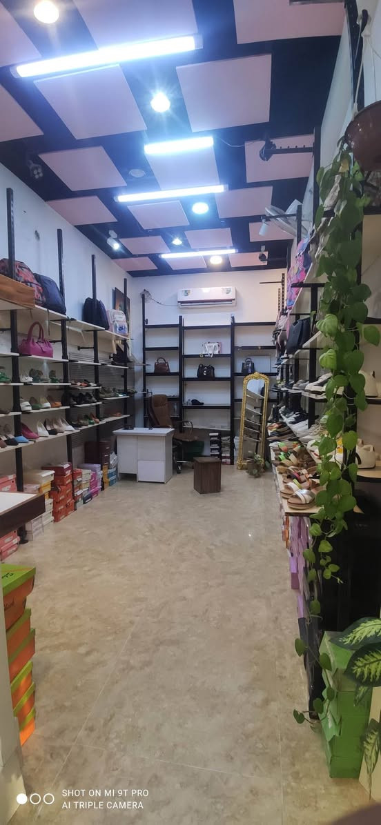 السلام عليكم
محل للبيع في شارع الجمعية بناية خاتون مول مقابل مرطبات الدب السعر مناسب جدا
رقمي ***********
