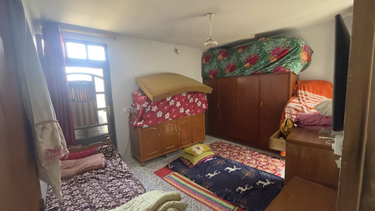 سلام عليكم خلفيه مساحه 50 نهايه حي اور منطقه الشيشان عل فرع عريض بناءطابقين مسلح للاستفسار ***********
