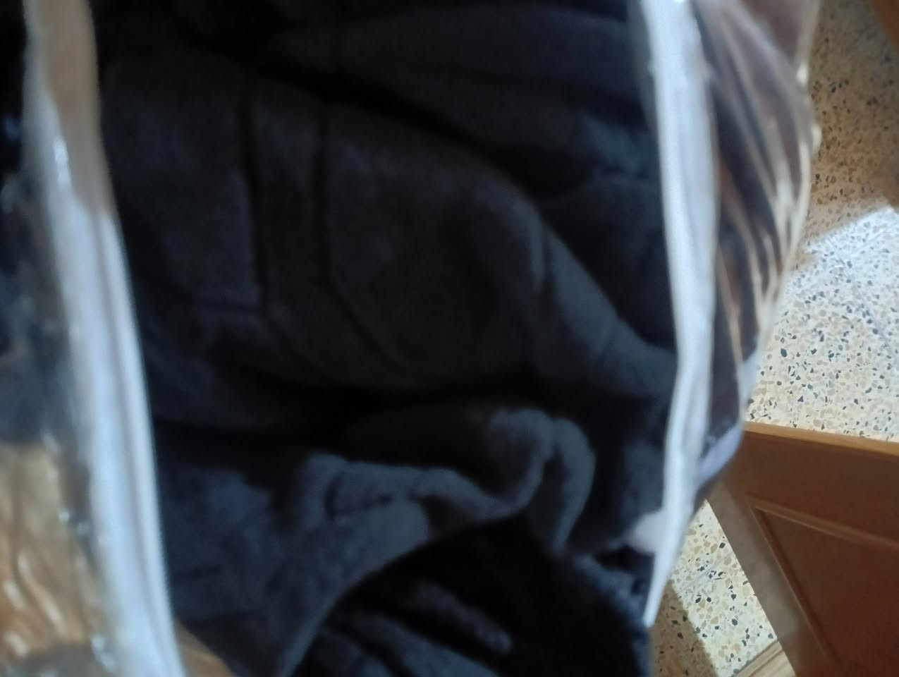 غطاء كامل ومطاطي مخصص لكراسي الراحة والاسترخاء المتحركة (Reclining Chair Slipcover).
​الحالة: جديد تماماً ولم يستخدم (مغلف بكيس الوكالة ومعه كتالوج طريقة التركيب كما موضح في الصورة 1000127983.jpg).
​المميزات: قماش مرن ومريح، يحمي الكرسي من الأوساخ ويسهل غسله، يغطي الكرسي بالكامل بما في ذلك مسند القدمين واليدين.
اللون اسود غامق السعر 15 وبي مجال بسيط


**إذا كنت صاحب هذا الإعلان وتريد حذفه لأي سبب، رجاءا أرسل رسالة إلى الدعم الفني**