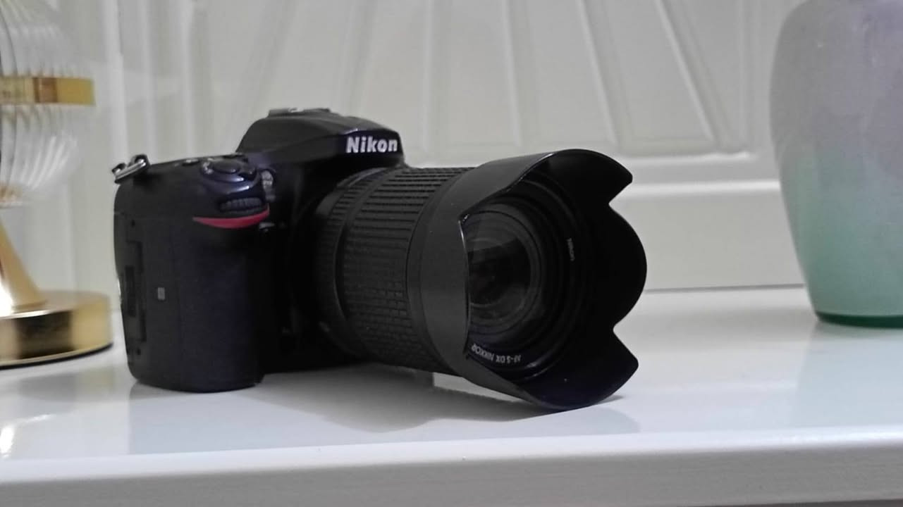 السلام عليكم
كاميرة نيكون D7200
نضيفه جدا 
ملحقتها 
شاحنه +كيبل نقل صور 
حقيبه عسكرية  
السعر 700الف 
***********
