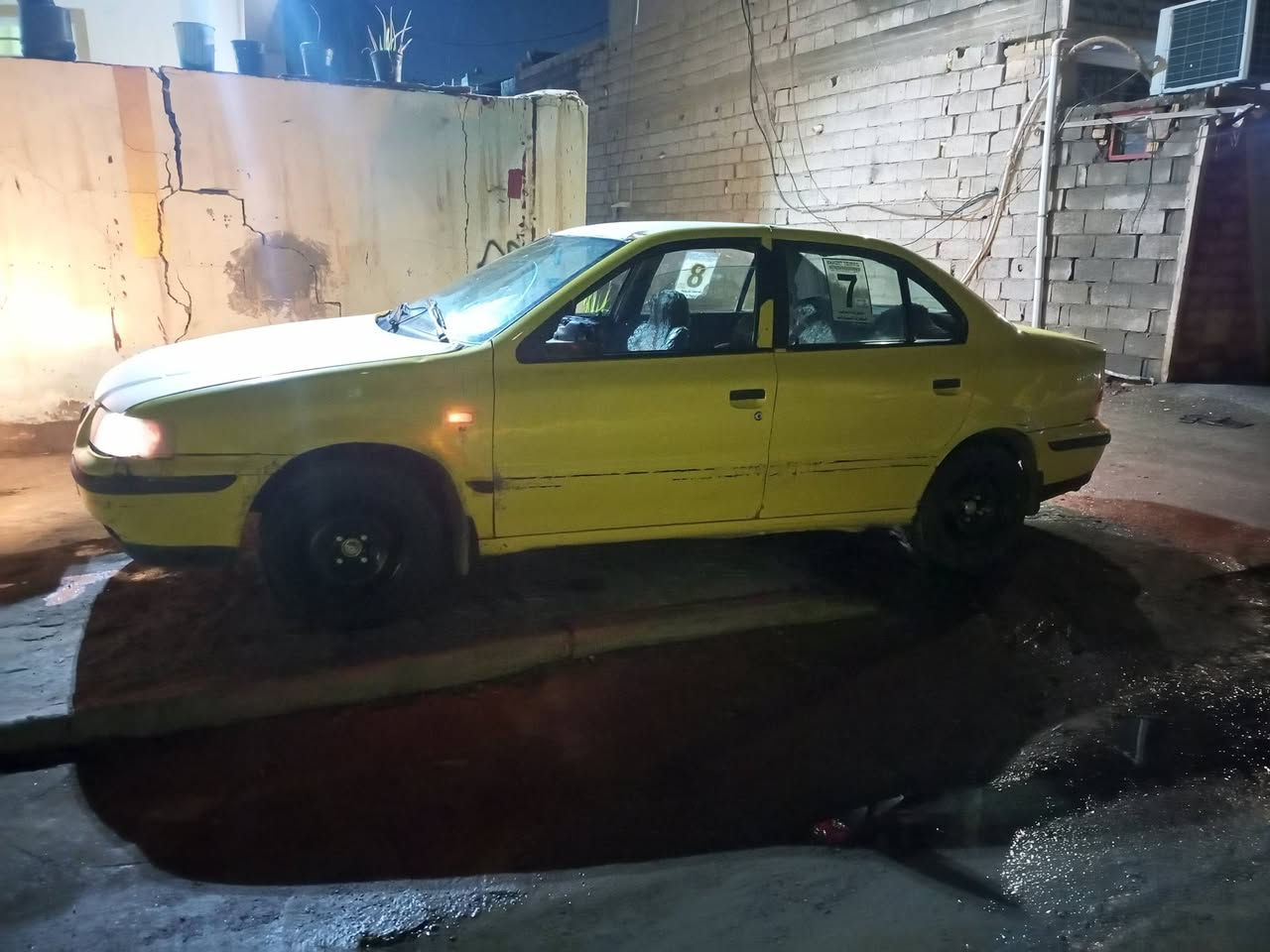 السلام عليكم سمند موديل 9 مكينه وكير مقفولات سياره مصفره هيه وغرامات رقم بغداد  صدر امامي وخلفي جديده كهربائي كلها شغاله تبريد باتري جديده لا صبغ ولا تبديل ادريم شفتات جدد اربع سماعات مسجل بلوتوث سياره كامله مكمله مابيه نقص السعر 22 وبيها مجال مكاني بغداد جزيره سياحيه ***********
