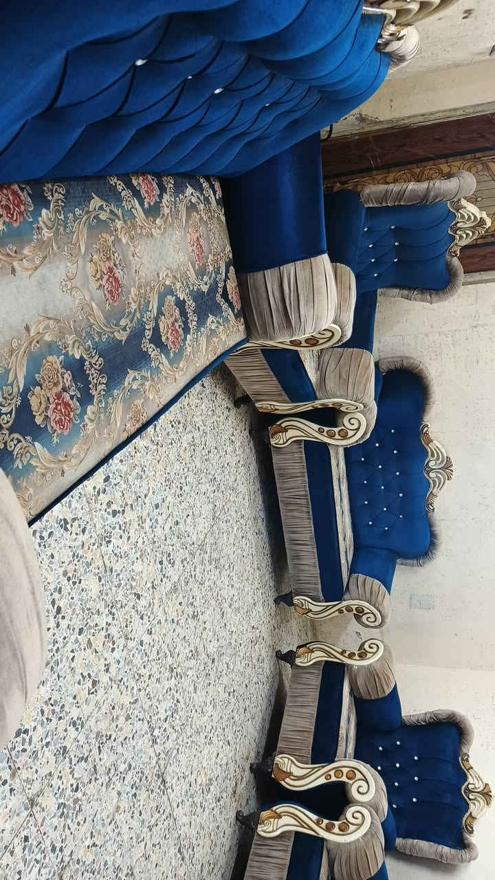 تخم 10 مقاعد  ملكي   نضيف جدا نضيف سعر 300 وبي مجال مكان البياع يوجد توصل بكروه رقم يوجد وتساب***********
