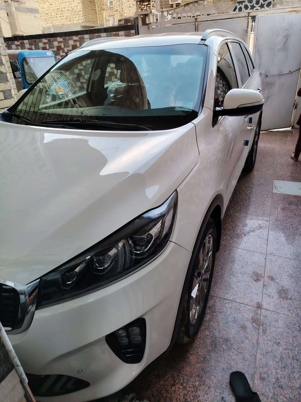 سلام عليكم سورنتو للبيع 2020خليجي سياره مكفوله من ضربه وصبق وتبديل ما عده رصعات موضحه بل سونار سياره ماشيه 80الف رقمه بابل مكان سياره عماره الستفسار الرقم ***********
