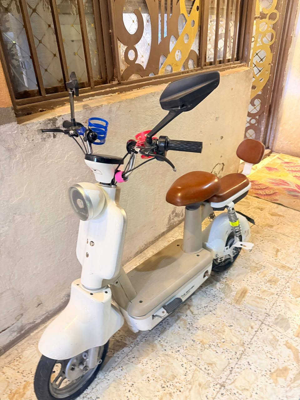 السلام عليكم دراجه شحن للبيع دراجه كل شي ما بيها السعر 150 وفيها مجال حق الجيه رقم *********** ضد الماي التاير اللي قدام يرد له ولف
