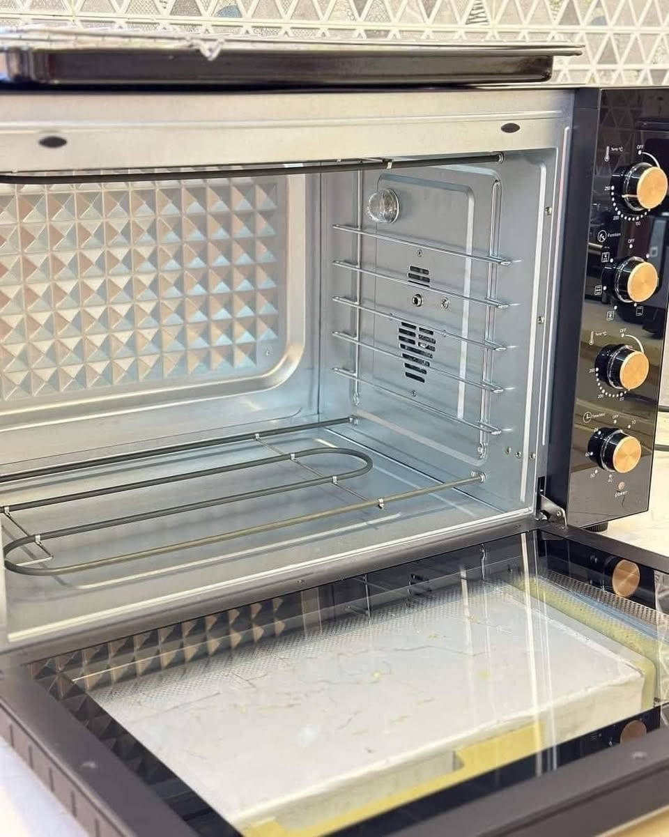 اوفن ماركه امبليوم 🌸.. لتر60 لتر دبل جامه😍😍  ..
بمواصفات عالية كلاتي ..
1-حجم كبير ما يناسب اكبر العوائل الكريمه ..
2- شوايه دجاج 🍗 دواره ستلس 
3-نظام التحكم بقوة الحراره بثرموستات عاليه الدقه ..
4-يحتوي عدد 2 صيينيه بالاضافه الي صيينيه البتزا المدوره  .. +سيبايه وماسكات 
5- نظام الاضاءه  
6-نظام المروحه المساعد لامثل  شواء .. وتوزيع الحراره داخل الفرن ..
7- الفرن بقوه 2500 واط حقيقه ..
توجد خدمه توصيل 
للحجز مراسله الصفحه او الاتصال
***********📞￼
