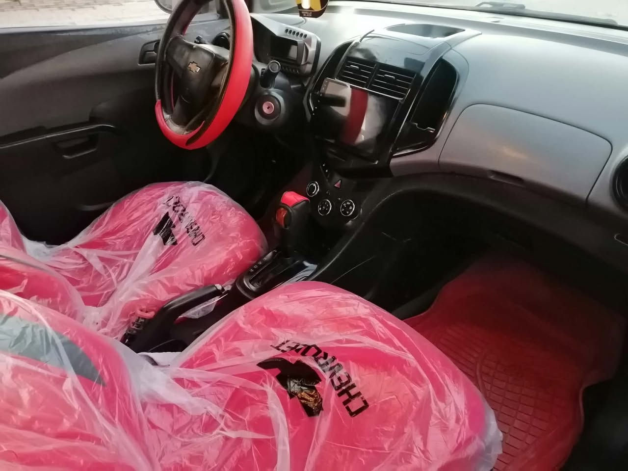 سلام عليكم شوفرليت لبيع موديل ٢٠١٢ خليجي اوتوماتيك رقم بابل انكليزي بئسمي سنويته جديده جاهز من كولشي السعر ٦٥ الشراي يتصل ***********
