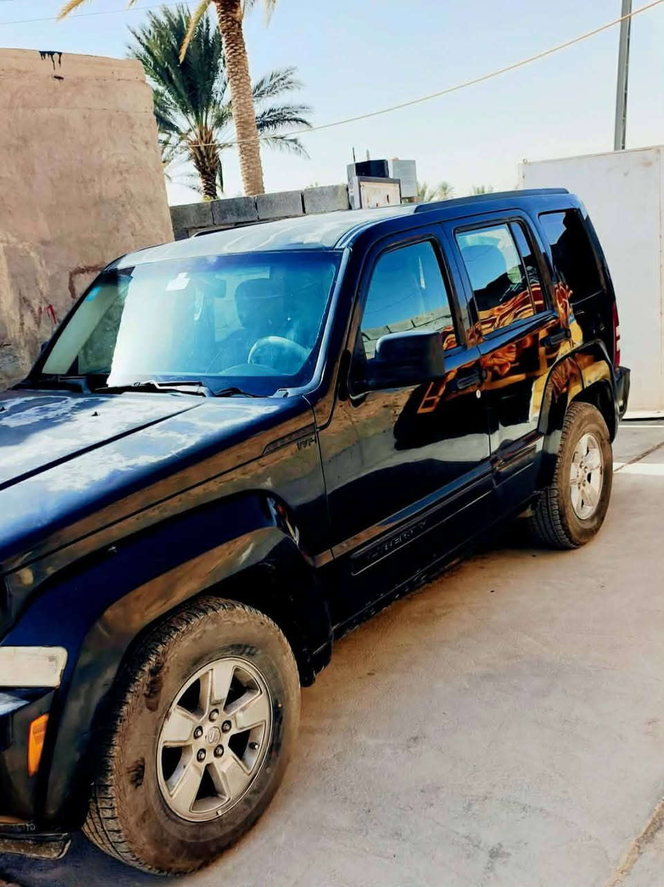 جيب ليبرتي موديل 2009 بسمي جاهزه من كلشي مراوس إو بيع سعرها 
90 ورقه بيها مجال لشراي 
***********
***********
