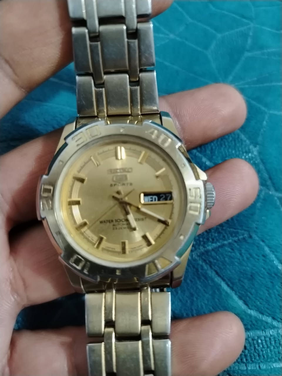 سايكو ياباني اوتوماتيك 23 حجر ستانلس ستيل، مينة ذهبي مكينة كشف day and date رنك دوار تناسب اليد الناعمه والمتوسطه والخشنة السير لونه جارد، الساعه ووتر بروووف، ضد الماء السعر ١٠٠،وبيه مجال ويوجد توصيل ***********
