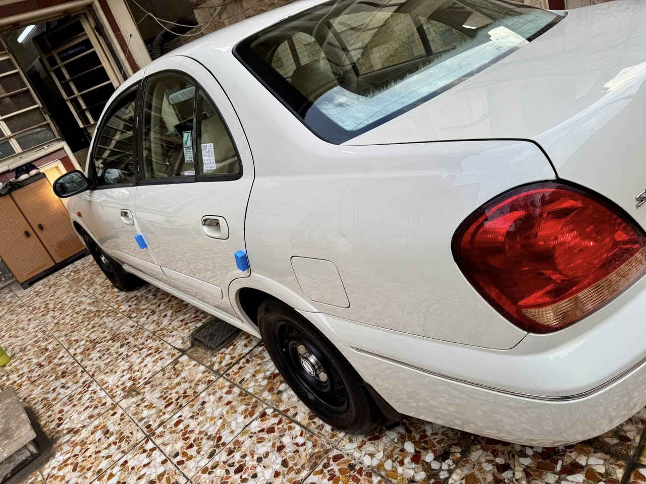 السلام عليكم نيسان سني 2009 ياباني قبق اسود المرغوب مكفولة من الضربة والصبغ رقم سليمانية مميز هزة وسنوية ورقم كلة جديد السيارة جاهزة وخير من الله كومة مصروف عليها مغلفة كاعيات وصندوق وكشنات وقمارة السيارة 4 جام كهرباء وشاشة كبيرة وكامرة خلفية كير اوتماتيك حساسات خلفية وباقي الموصفات المعروفة السيارة تخم تاير صدر كلة جديد السعر 105 وبيها مجال حك الجية المكان بغداد السيدية  رقمي ***********
