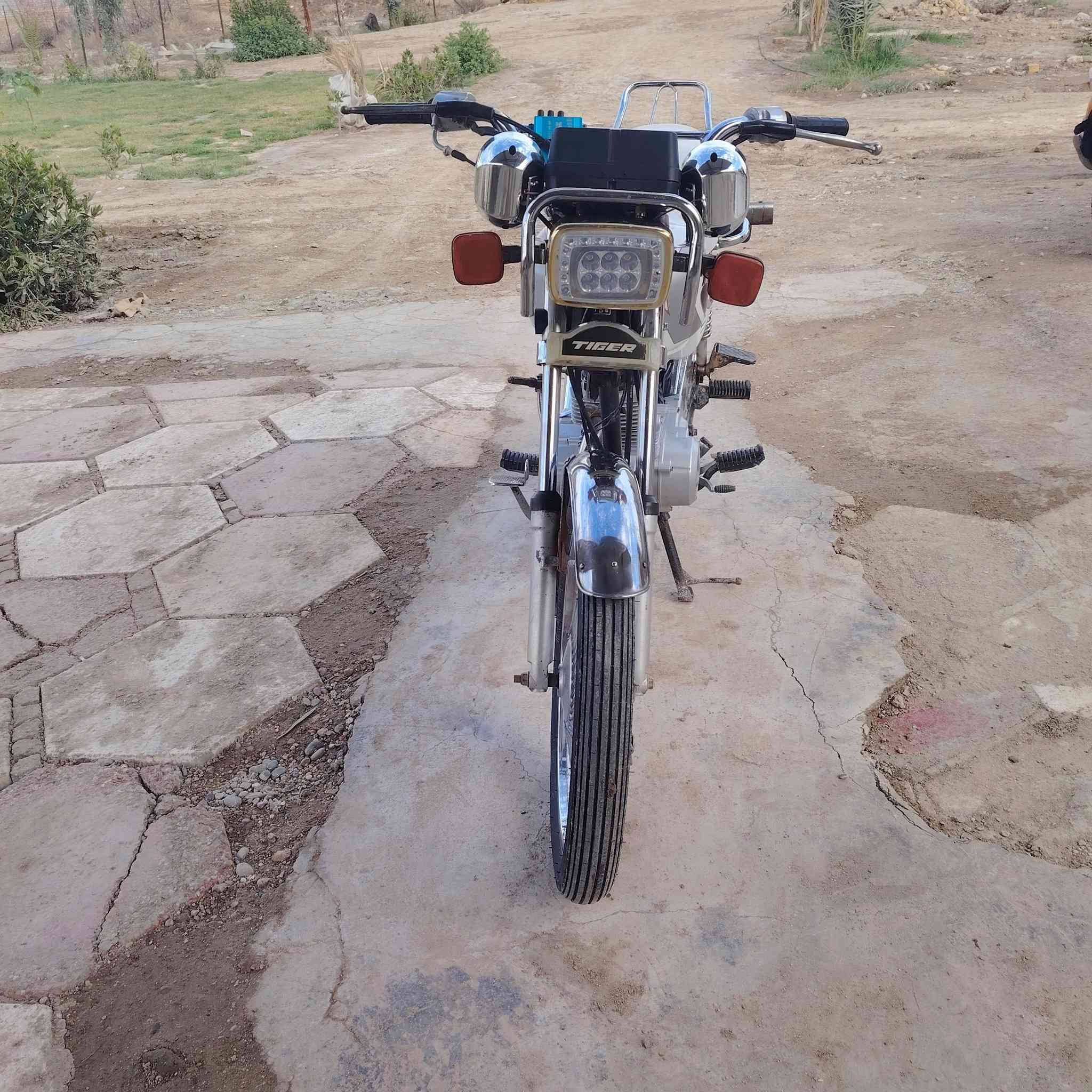 سلام عليكم دراجه تايكر موديل 20 كفاله عامه أوراق سكنر الدراجه انضف من الصوره مكفوله من كلشي هندر  واحد  مبدل بيه بس ولفات فقط   مكاني حله قضاء القاسم سعره 450 وبيه  مجال قليل  للشراي  اتصل اتصل ***********
