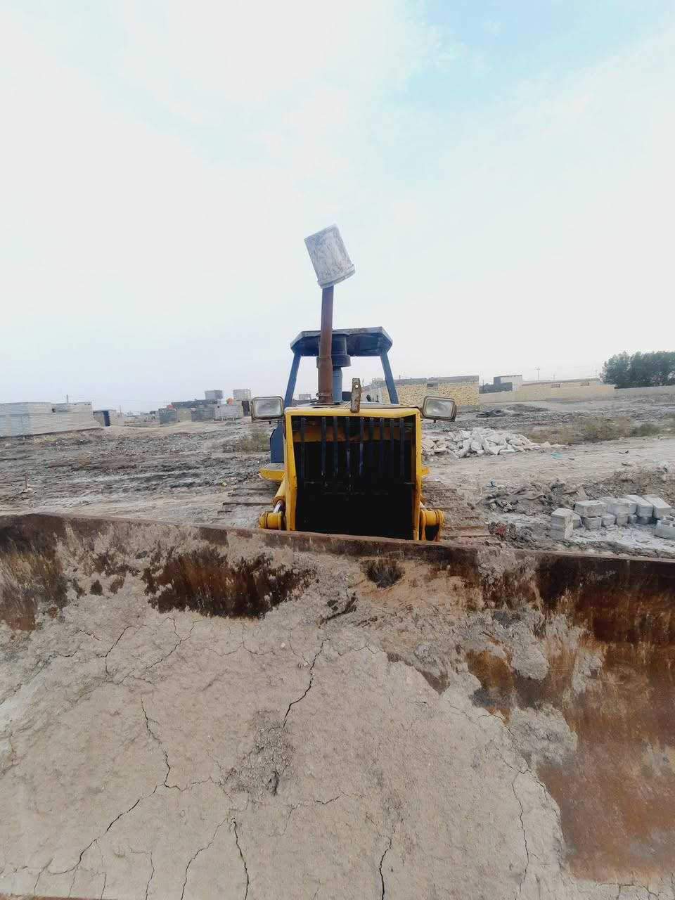 أسلام عليكم بلدوزر للبيع نوع كوماتسو موديل 2008 مكينة على وضع الشركة مملعوب بيهة كيلة دوارة السعر 150 بيع مستعجل مكان السماوة رقم المو بايل 
***********
***********
