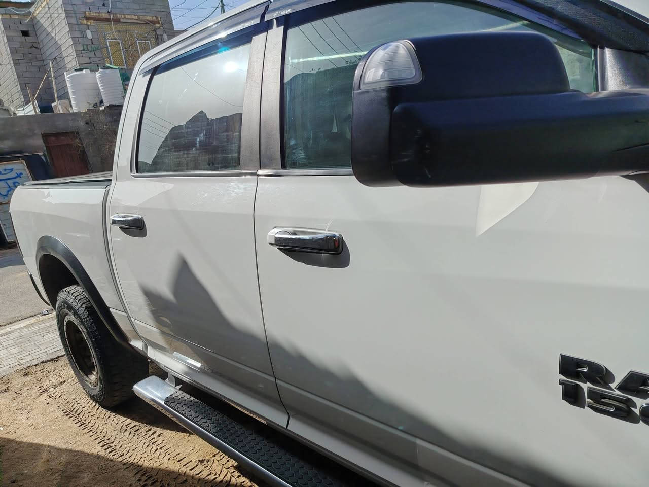 السلام عليكم رام للبيع موديل 17 بسمي رقم دولي جديد مصفرة السياة باب طويل بدي قصير مكينة هيمي 8 سلندر منضومة غاز بيهة السيارة لاضربة ولا صبغ بيهة حادثهة غرق سيارة خير من الله كير مكينة كهرباءيات جاهزة ماكو نقص العنوان بصرة دور الشرطة الاتصال على الرقم غير التواجد على الفيس رقم الهاتف السعر 190 وبيهة مجال قليل سيارة الله شاهد خير من الله رقم الهاتف ***********
