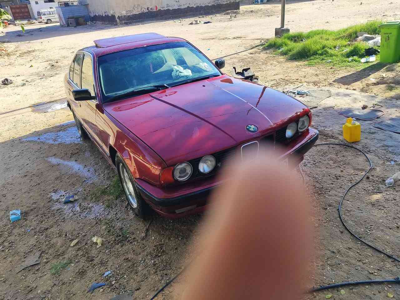 بي ام حجم 525/موديل 91/السياره بلاديه صبغ جماليه رقم صلاح الدين مشروع وطني مكان النجف خان النص السعر 53/وبيه مجال /***********
