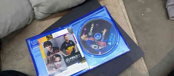 بلاي 4 سليم اون لاين للبيع السعر 350 وبما مجال قليل للطيبين مكان موصل الرقم الهاتف*********** نظيف 100%
