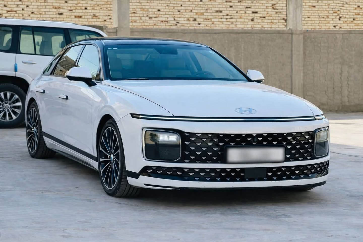 السلام عليكم ورحمة الله وبركاته 
 وينه الي يدور شي مميز ما مطروق

ازيرا الشكل الجديد موديل 2023 Vip  كلكرافي 1/1

 اعلى مواصفاات مواصفات

 خاصه فول وراد كوري هايبرد + بانزين 1600 تيربو

 المواصفات فول واحد ع واحد
جنطة كهرباء 
بانوراما + كلشي لمس 
الكشنات جلد دشبول جلد لونين + سقف شامواه ناعم 
مساج ب كشنات 
٣شاشات فول تحكم +شفتات ستيرن 
داتا شو ع جام واتو بارك مري قلاب نقطه عمياء كامره محيطيه 
 كهرباء فول تحكم كهرباء ستيرن كهرباء ستيرن حار بارد الكشنات حار بارد 5 كاميرات حساسات امامية خلفية رادارت امامية وخلفي تشغيل عن بعد تتقدم وترجع بالريمونت بردات كهرباء جانبية وبردة خلفية وبعد هواي ما ينعدن  المواصفات من الاخير السياره ماكو شي ما بيهة 
تبديل باب الصدر +جاملغ الصدر مال وكاله  +قبق جنطه صبغ كلير +السونار مرفق ب المنشور 

السياره مكينه كير ع شرط +ربع ما ذب عليهة جاهزة ع اخر حبايه 

السياره فاتح بيها قبق ولفات تنضيف ولفات وتبديل كازكت

السعر: 215 وبيها مجال للشراي

مكان السياره الديوانيه ورقم السياره قادسيه 
 للاستفسار الاتصال ع
***********
اخوان كلشي ذاكر بل منشور تفاصيلها كامله سياره 

تشوفها تعجبك توكل على الله تشوفها سياره غاليه ماتفيدك اعبر المنشور والله يرزق الجميع
