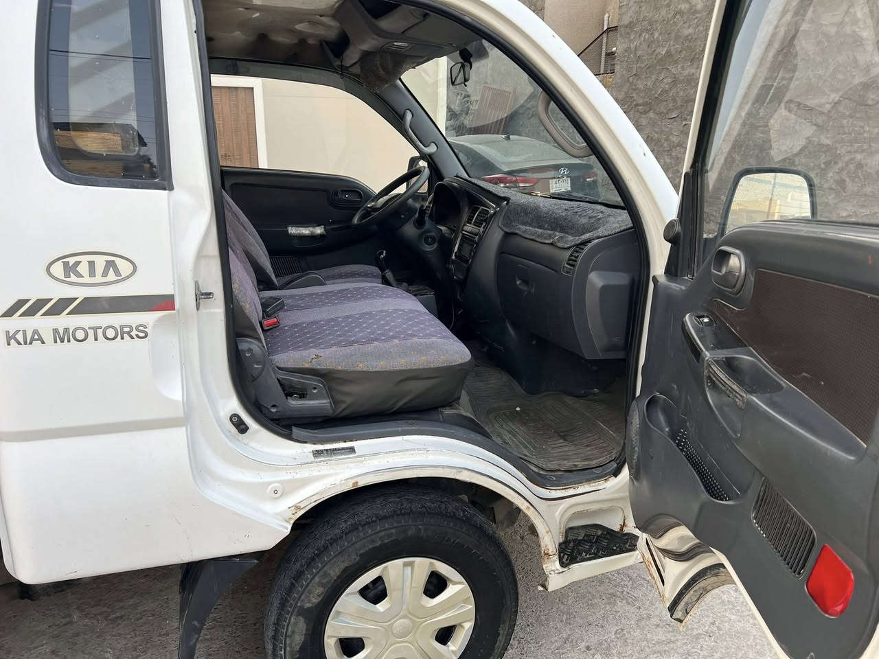 سلام عليكم كيا 2013 سياره كلشي ما ناقصه تخم تاير اماميفقط سياره حلوه وخير من الله سعر 105 رقم مميز امبار سنويه جديده ورقم جديد ***********
