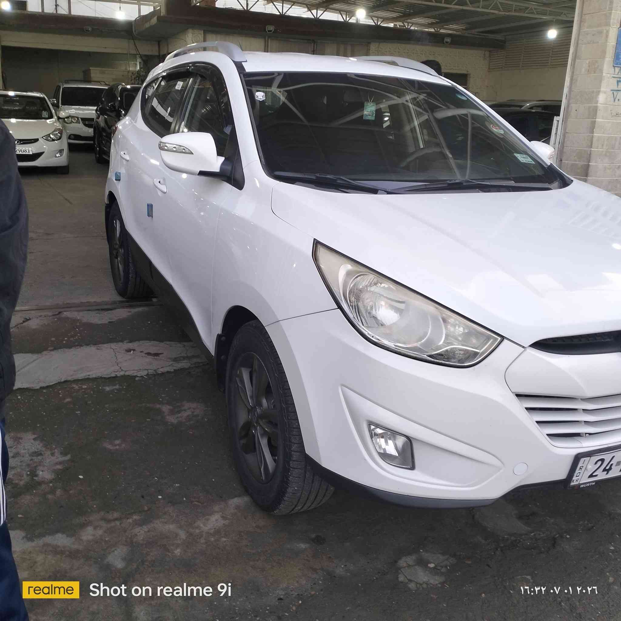 السلام عليكم سياره توكسن للبيع
موديل 2013 السياره نضيفه محرك ممفتوح شرط 
بيها صبغ باب السائق فقط السعر 160 بيها مجال 
معه كابون بانزين العنوان موصل للاستفسار الأتصال
على الأرقام التاليه
0771 712 3182   اسيا
0751 182 8053 كورك
