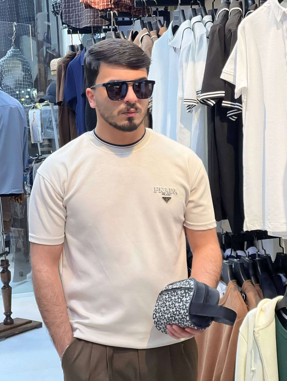 🔥تيشيرت -prada italy
متوفر جميع قياسات 
توصيل الجميع محافظات العراق
عنوان- ديالى خانقين مجاور عبود قصاب📍⁩


**إذا كنت صاحب هذا الإعلان وتريد حذفه لأي سبب، رجاءا أرسل رسالة إلى الدعم الفني**