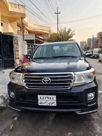 للبيع لاند كروز موديل 2012 افطيم بيهة صبغ باب وشوية جاملغ بارد السيارة...