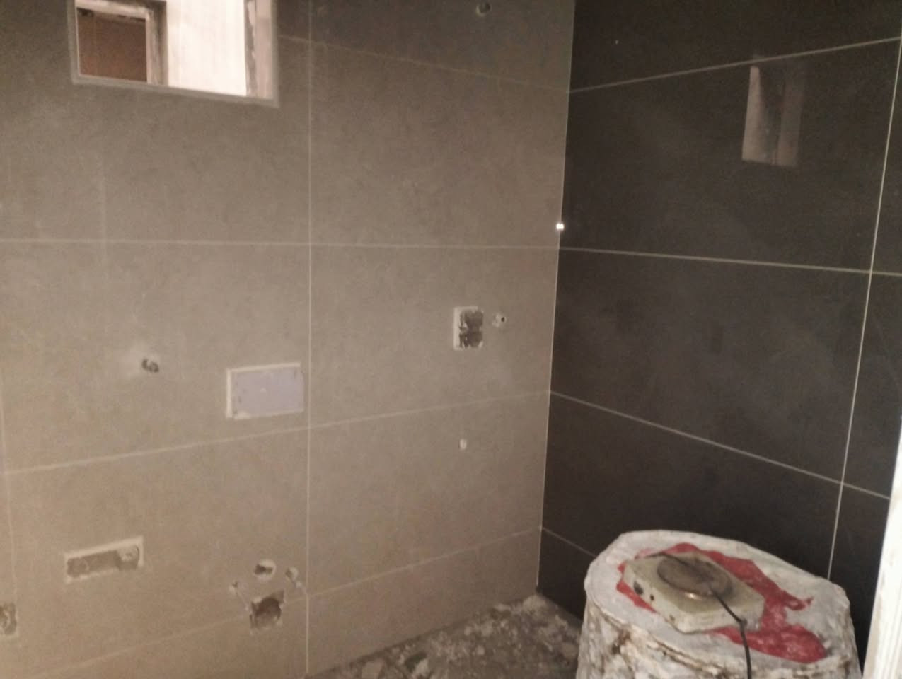 السلام عليكم  مصري سيراميك مرمر وكاشي وبروسلين شغل درجه اوله تسليم مهندس للتواصل ***********
