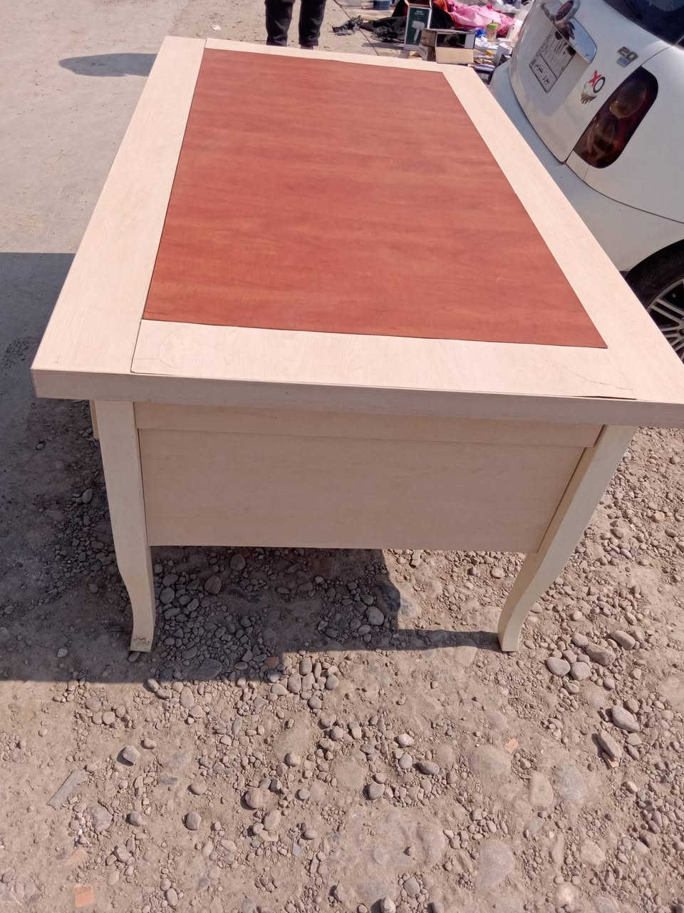 ميز مكتب للبيع طول مترين عرض متر ستخدام قليل بعدو وضع شركه كامل سعر 85 بي مجال مكاني موصل حي الانتصار شارع ٦٠٠
***********📱
***********
