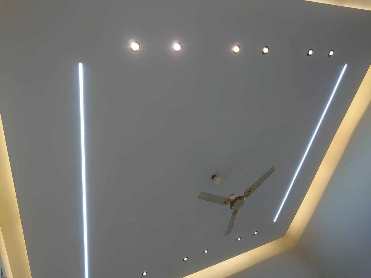 اخر الاعمال قيد الانشاء والبعض مختوم
نعمل جميع انواع الديكور الداخلي والخارجي والواجهات بورسلين ميكانيكي وتغليف الفوم الخارجي وفرونتك 

للطلب والحجز الاتصال على ***********
