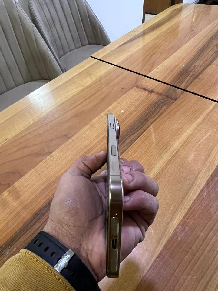 ايفون ١٦برو ماكس 
لون تيتانيم صحراوي
الذاكره ٢٥٦
ضمان ماستر يخلص شهر ٩
نضافه ١٠٠٪؜
مستخدم شهر واحد 
سعره ١٦٠٠٠٠٠وبيه مجال قليل
***********
