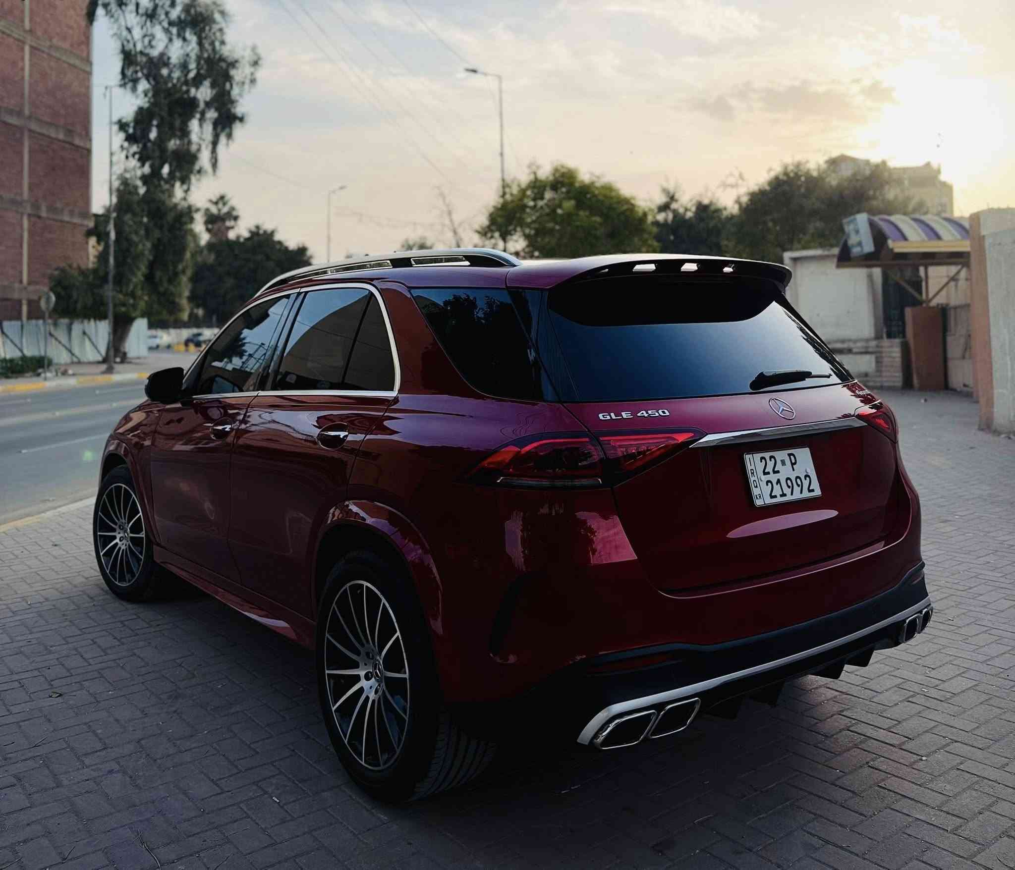 مرسيدس GLE 450
الموديل _ 2023
العداد _ 40 الف ميل
وارد امريكي
دخول جديد ما ماشيه بالعراق

محرك 6 سلندر 3000 تيربو مع نظام هجين خفيف EQ boost بقوة 381 حصان

* نظام دفع رباعي 4matic
* گير 9 سرعات 
* لون مميز ماروني والداخل بيج

* فتحة سقف بانوراما

* التصميم الداخلي والتقنية: شاشات عرض مزدوجة مقاس 12.3 بوصة (للوحة العدادات ونظام المعلومات)
* نظام MBUX للترفيه مع التعرف على الصوت، أبل كاربلاي وأندرويد أوتو وشحن لاسلكي، وإضاءة محيطية.
* هيد اب دسبلي ( داتا شو ) 
* عليها كت AMG

* سستم صوت ماركة برومستر
* لايت امامي ملتي بم
* اوتو بارك مع اوتو ستوب
* قياده ذاتيه وتثبيت مسار
* رادارات وكاميرات 360 
* مقاعد جلد وميموري وتدفئه وتبريد وتحكم كهرباء بالكامل
* الصندوق كهرباء
* التبريد قطعتين امامي وخلفي
* الابواب شفط
* تخشيب صاج الدشبول والابواب
* تدفئه وتبريد الاكواب
* تدفئه استيرن مع تحكم كهرباء
* ويل كب حجم 21 مع طخم اطارات بيرلي وكونتيننتال جديد
* بصمات 2 وياها 

باقي المواصفات ماتحضرني ومعروفه للجنايه 

* حادث السياره جاملغ امامي مبدل مع تصليح اطراف البنيد والباب بدون دواخل نهائياً
* الايرباك راجع بلادي مو مقاومات
* صور الحادث مرفقه بالمنشور 

السياره بيها متعة قياده وفخامه كلش راقيه 

* رقم اربيل تحويل مباشر 
* وبيها موافقة تضليل 80‎%‎
* مكان السياره بغداد 

* سعر البيع 48500 دولار قابل للتفاوض 

للاستفسار اكثر 
***********

…………………………………………..
