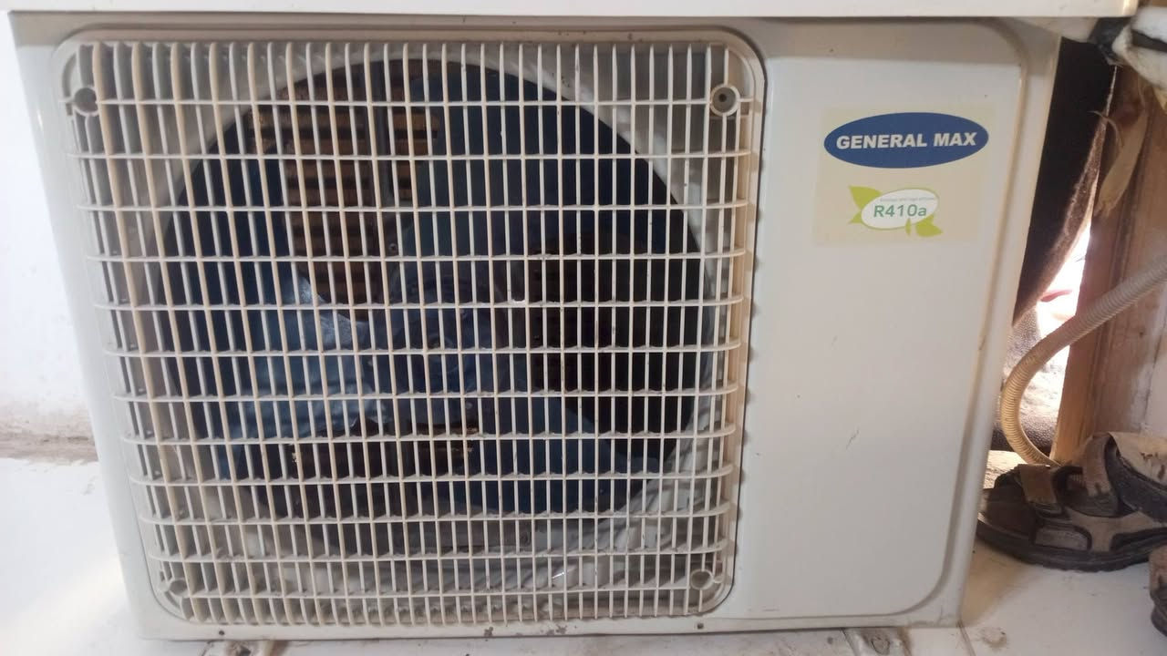 السلام عليكم سبلت جنرال ماكس سعة واحد طن
استخدام موسم واحد 
السعر 250 الف 
بغداد الزعفرانية ***********
