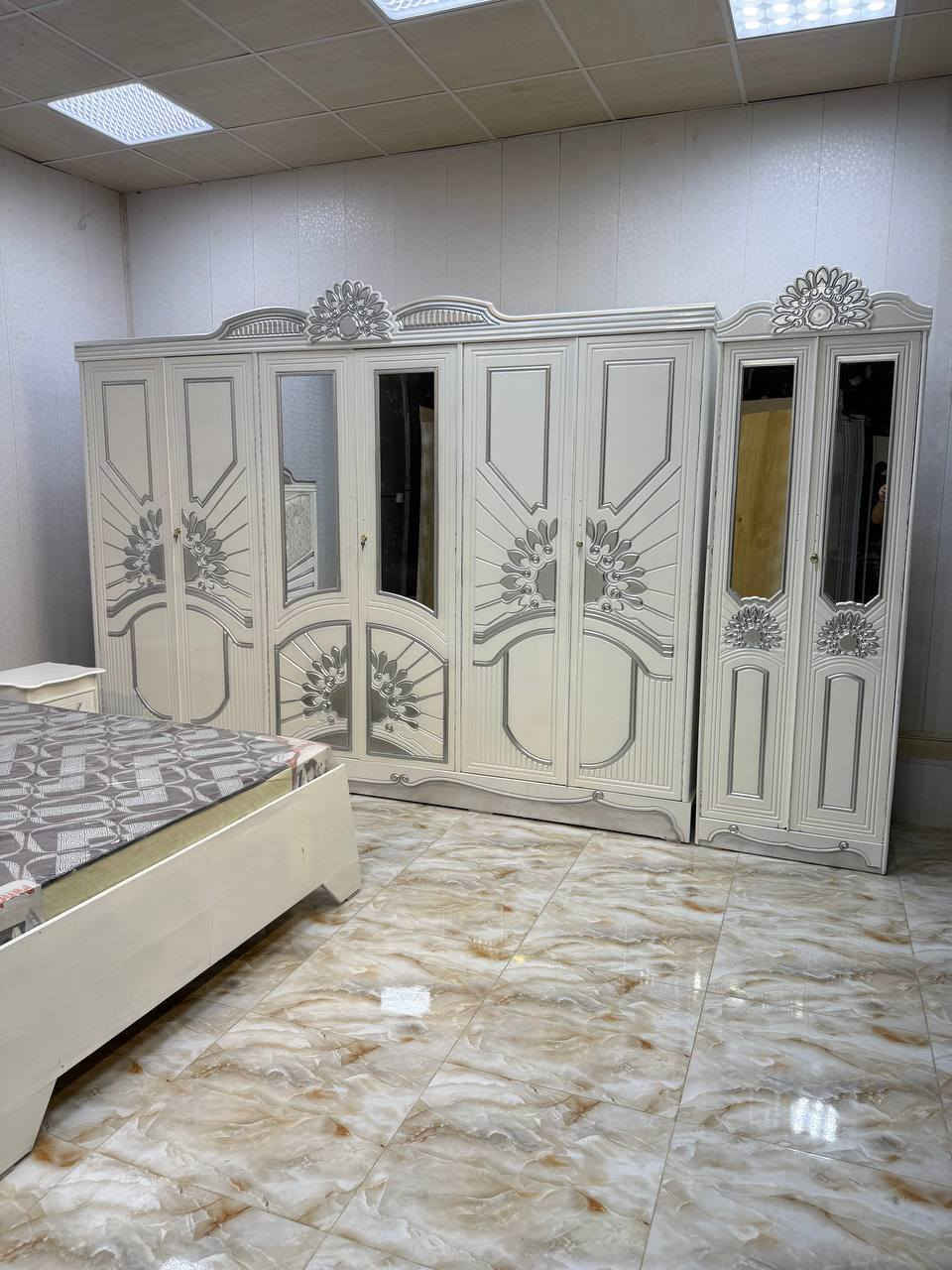 غرفة اخشاب صاج جديدة.
✅ مميزات اقتصادية. 
صاج خارج ٤ملم ام دي اف 🪭
وداخل صاج ٣ملم 
صبغ مرمري درجة اولى 

عدد القطع  ٧ قطع 😍
🚗 خدمة توصيل. 
✅ ضمان الفحص. 
بسعر مناسب جداً . 
للحجز والأستفسار مراسلة خاص.


**إذا كنت صاحب هذا الإعلان وتريد حذفه لأي سبب، رجاءا أرسل رسالة إلى الدعم الفني**