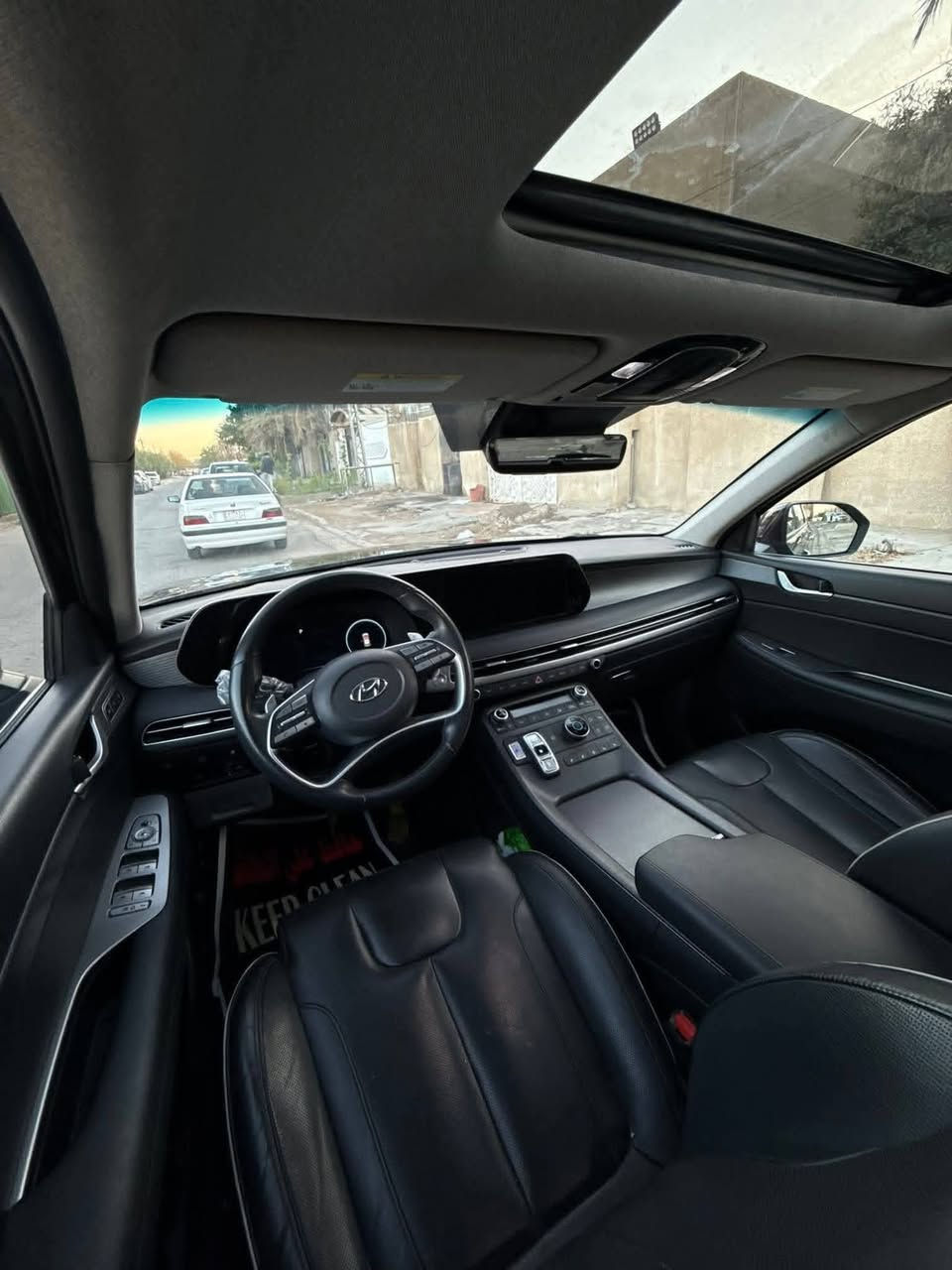 سلام عليكم 
هيونداي بلاسيد 24 حادث جدآ خخفيف بدون ايررباك ماشيه 13 ألف فقط 
فئه بريمر فول مواصفات 
مصلحه و كامله متواجدة في البصره 
***********
