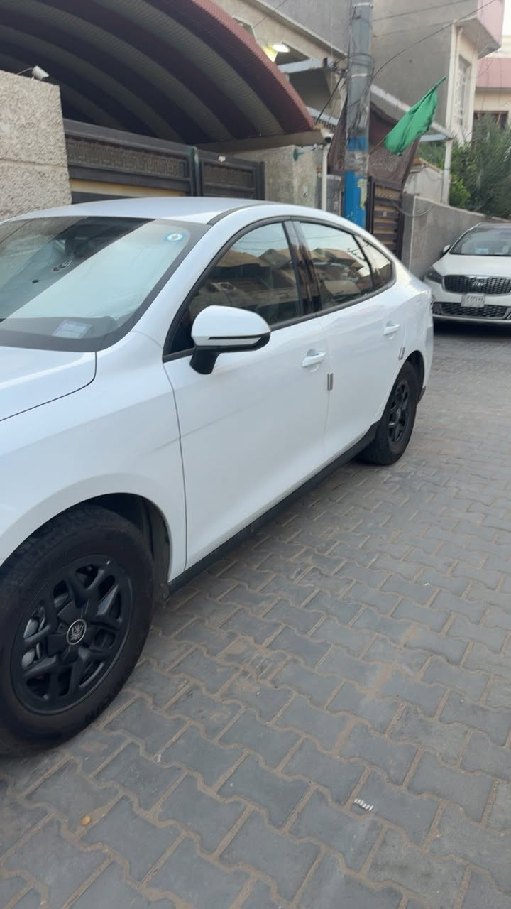 ByD موديل ٢٥ 
سياره مكفوله من الشخط 
ماشيه ٣٠٠٠
مكان السياره بغداد الحرية
***********
