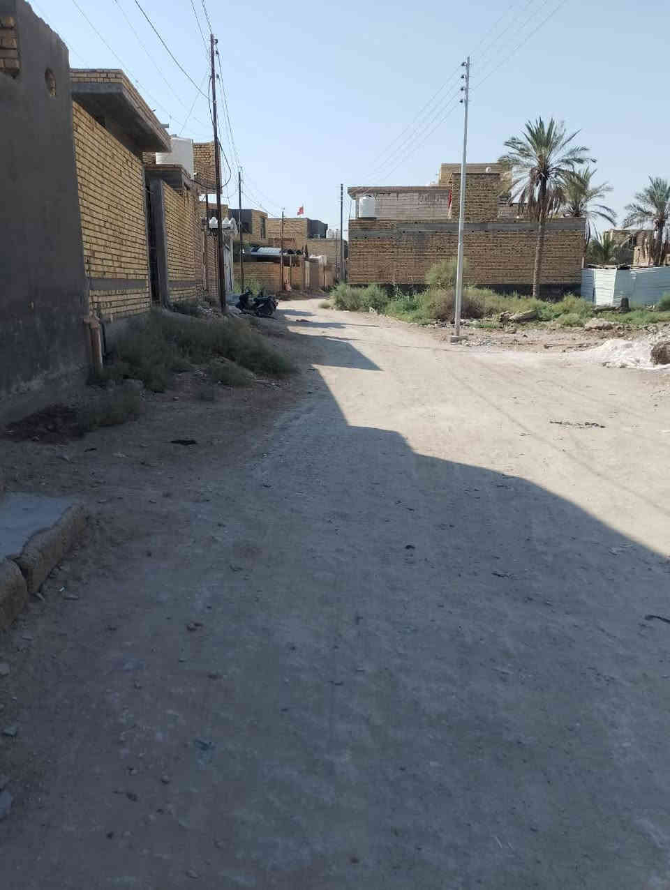 سلام عليكم بيت للبيع مساحه 100 متر طابقين الطابق الاول غرفه وصاله ومطبخ وحمام وديوانيه وصحيات خارجيه الطابق الثاني بعده ماكامل اعكاده الطابق الثاني ولطابق الاول صب كونكريت العنوان حي الحكيم السعر 65 وبيه مجال الاتصال على الرقم التالي ***********
