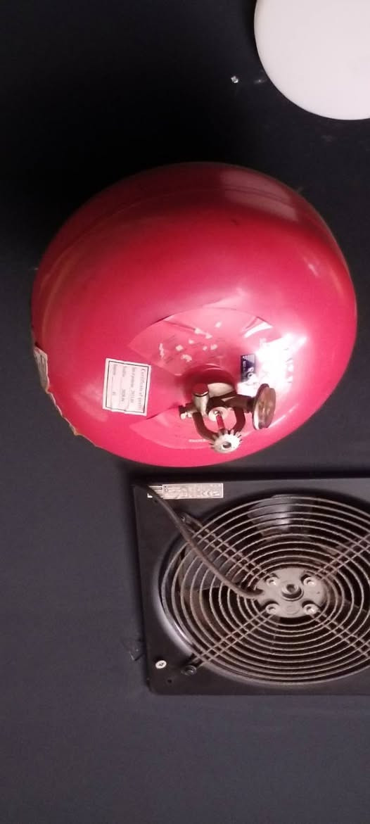 السلام عليكم
اطفائيات للبيع ٤تعليك بالسقف ١بالحائط
***********
***********
