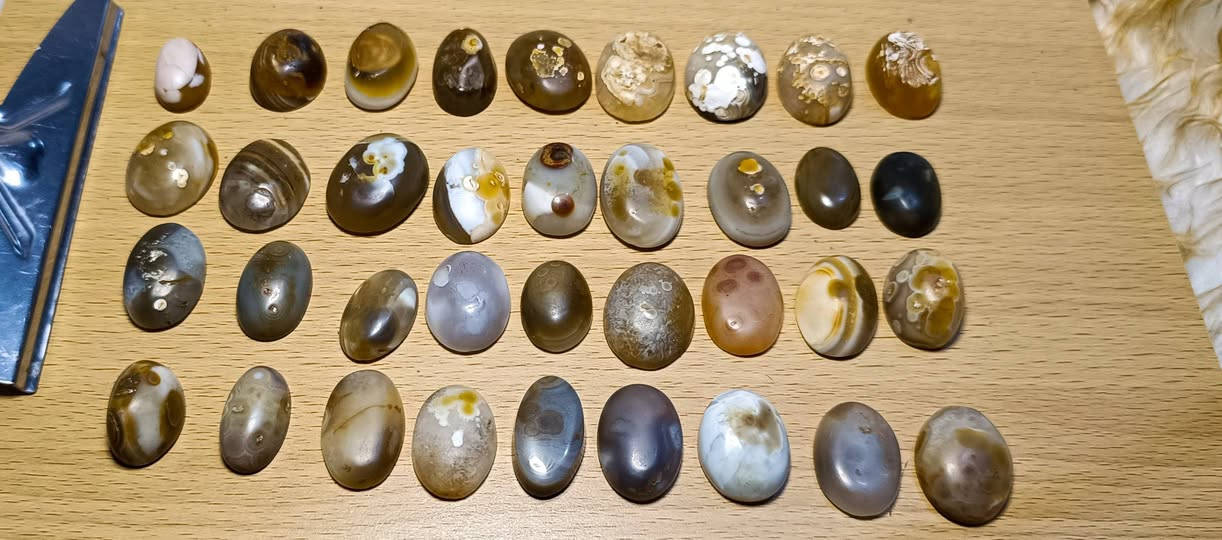 اللهم صل على محمد وال محمد 🌹
مجموعة من الاحجار داودي والسليماني طبيعي الاصلي 

تحف روعة من جمال رباني ذات عيون واضحة وصريحة

بيع شلع العدد 36 قطعة سعر 75 الف تطلع عليك القطعة الوحدة 2 الف دينار اذا تبيع عله 3 الاف انته رابح 😉

يوجد توصيل جميع محافظات العراق ⭕ 

واتساب ***********
