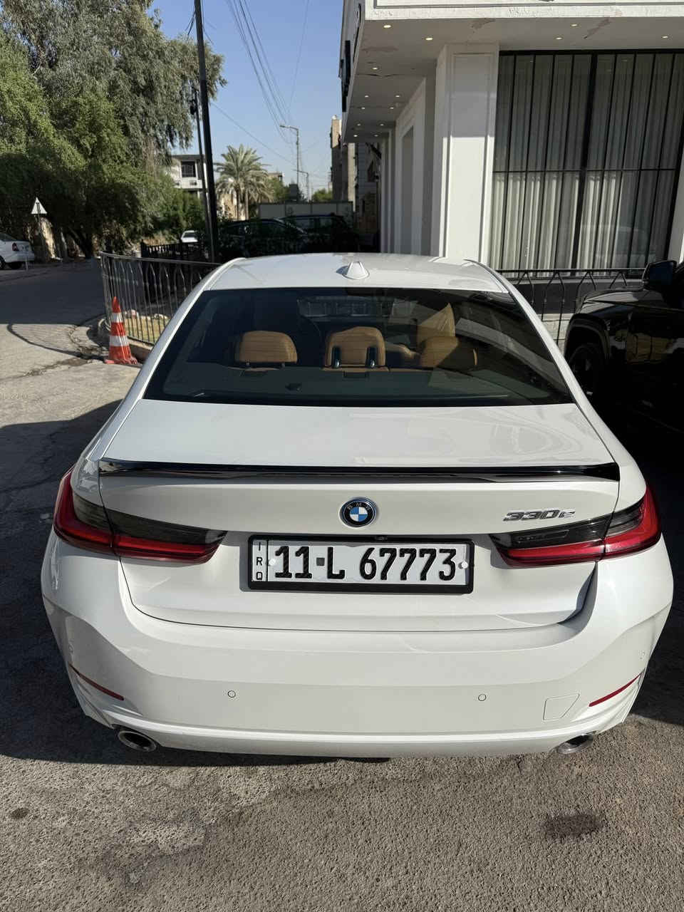 السلام عليكم 
Bmw 330e  2023 بانزين وهايبرد وكهرباء 
فول مواصفات داخل جكليتي  داتا شو بدون ايرباك مصبوغ جاملغ السايق  والبنيد فقط ممشى 24 الف ميل مكاني زيونه مابيها نقص اي شي السعر ٣١ ونص 
للتواصل ***********

