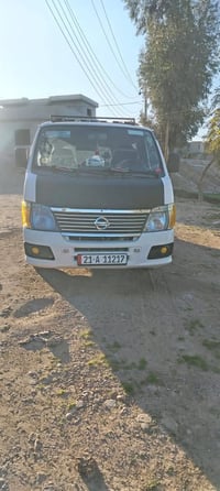 نيسان نورفان 2011 السياره نظيفه بيها قطعتين صبغ فقط مكينه نظيفه تخم تا...