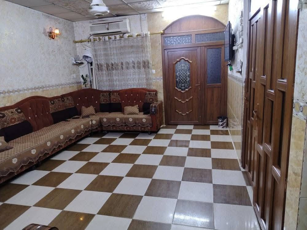 سلام عليكم درا للبيع تجاري في حي البكر قرب الاسواق 150 متر واجه7.5 سند طابو ملك صرف طابقين
طابق الاول غرفتين نوم وهول واستقبال ومطبخ وصحيات ومنورين
طابق الثاني ثلاث غرف نوم وصحيات وسطح ناصي وعالي
للستفسار
*********** بي واتساب
