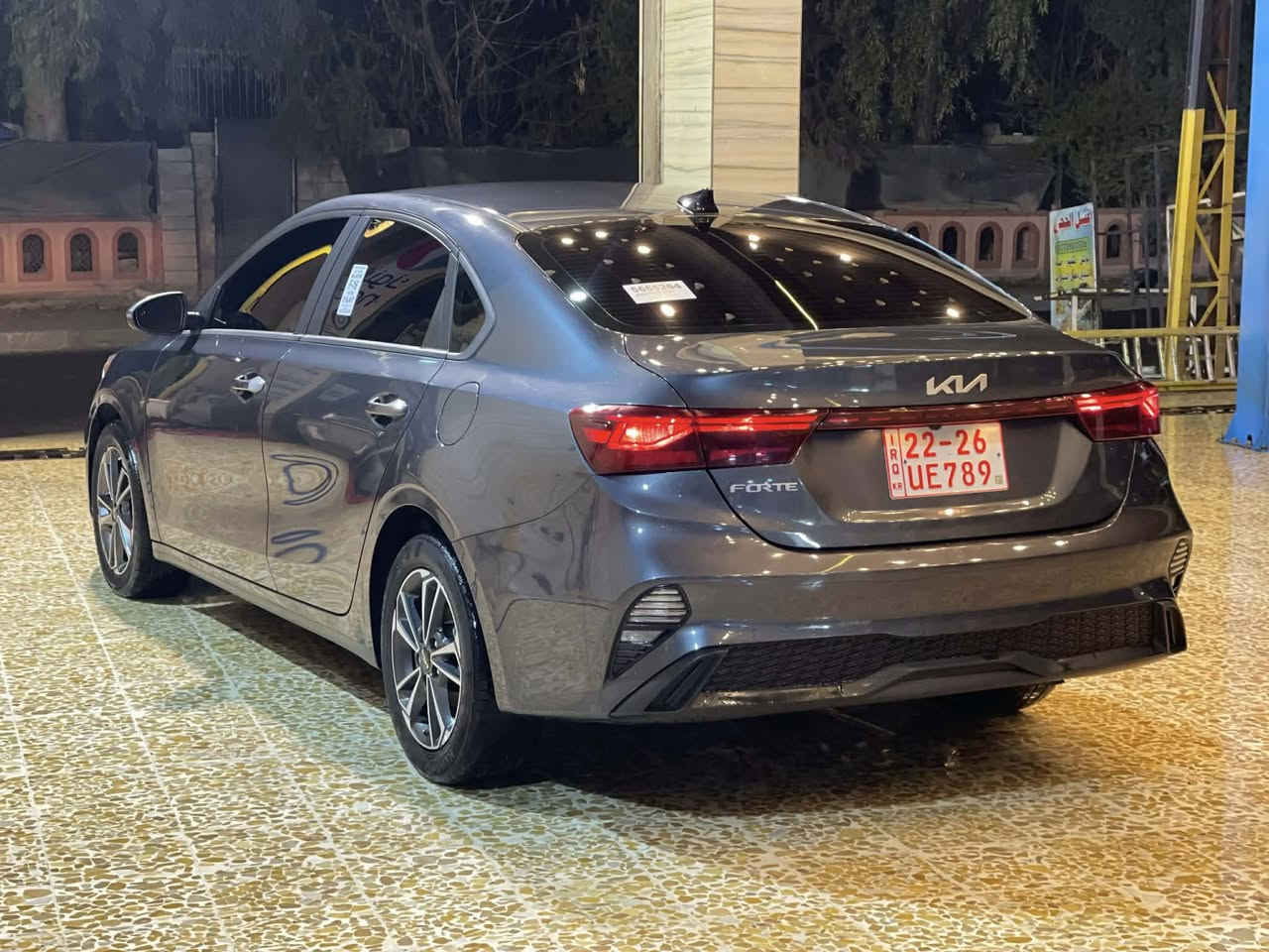 كيا فورتي
2024
السياره بدون صبغ بيها زلخ على كد بابين الي بجهة النفر 
السياره وارد امريكي
مداور ثاني يوم 
ماشيه ٣٩
نص فول وسعرها مناسب
السياره احلى من الصور 
***********
