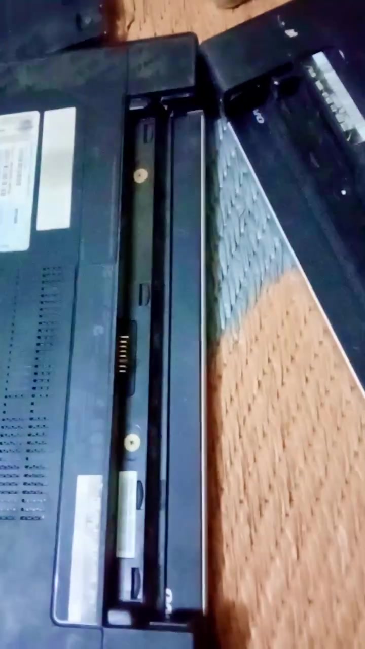 السلام عليكم
 تتوفر حاسبات عدد 11 قطعه حجم صغير
  بدون بطاريات لكن كل حاسبة تحتوي على هارد ورام او فقط هارد وتأتي معهن اختياطي 6 هاردات كهدية  كولشي موضح بالفيدوات البيع فحم التواصل عبر الواتساب ***********
