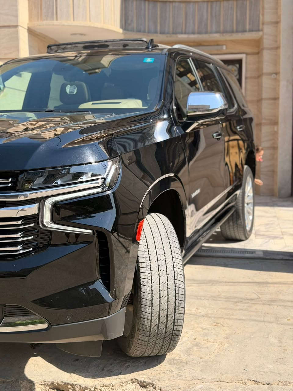 السلام عليكم
الفئة: بريمير .1

1. الموديل 2023

V8 EcoTec3 لتر 5.3 :المحرك .3

1. الممشه 57

2. ناقل الحركة: أوتوماتيك

3. نظام الدفع: رباعي (4WD)

Air Ride + Magnetic Ride Control :التعليق .8

1. عدد المقاعد: 7 ركاب (كراسي كابتن بالصف الثاني)

2. جنوط ألمنيوم 22 إنج

3. مقاعد جلد فاخرة

4. تبريد وتدفئة للمقاعد الأمامية

5. تدفئة مقاعد الصف الثاني

6. ذاكرة حفظ لمقعد السائق

7. شاشة معلومات وترفيه كبيرة

8. Apple CarPlay 9 Android Auto

Bose نظام صوت .17

1. شحن لاسلكي للجوال

2. كاميرا 360 درجة

3. شاشة عرض على الزجاج الأمامي (HUD)

4. مرآة داخلية كاميرا رقمية

5. فتحة سقف بانوراما

6. باب خلفي كهربائي

7. تشغيل السيارة عن بُعد

8. رادار آمامي

(Adaptive Cruise Control) مثبت سرعة متكيف .26

1. نظام النقطة العمياء

2. تحذير الخروج عن المسار

3. فرملة طوارئ أوتوماتيكية

4. حساسات أمامية وخلفية

5. تعليق هوائي جكات

السعر 53

للاتصال***********
